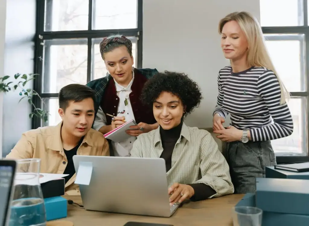 Libérez votre potentiel : pendant que nous gérons vos obligations administratives, concentrez-vous sur le développement de votre entreprise