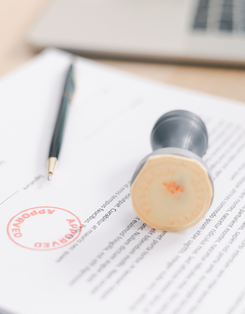 Document administratif avec tampon « Approved », illustrant la validation officielle de l’immatriculation d’une entreprise.